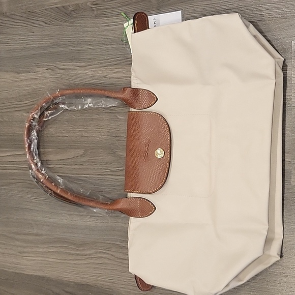 *SOLD* Longchamp Le Pliage Medium Bag - Picture 5 of 8